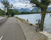 Vélo au bord du lac d'Annecy