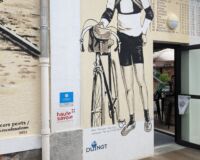 Le Bon wagon : oeuvre sur une des façades
